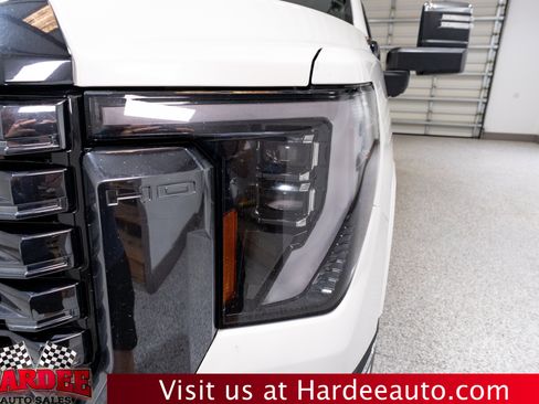 Used 2024 GMC Sierra 3500 Denali Ultimate AWD/4WD image 8