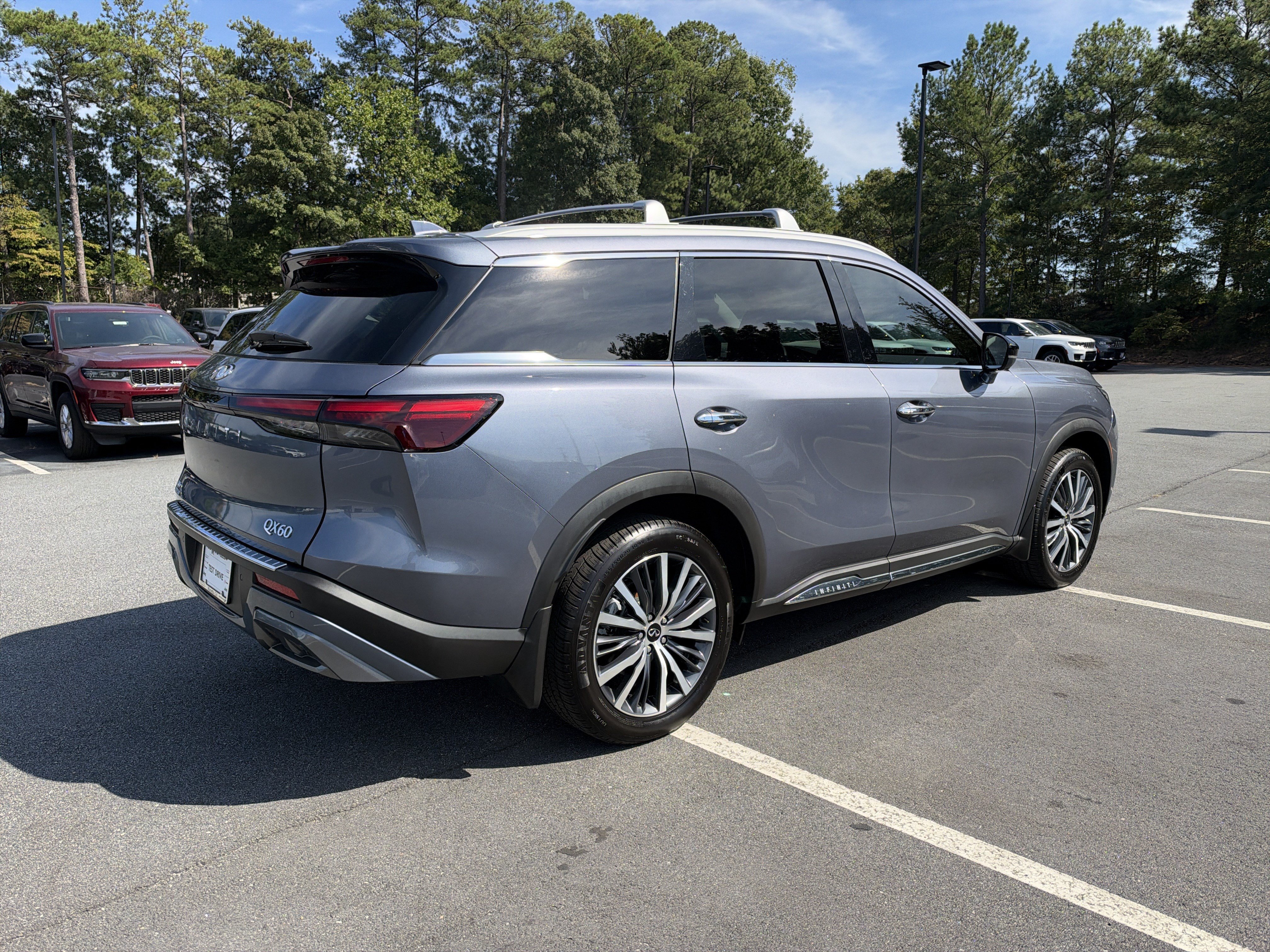 Used 2023 INFINITI QX60 Sensory w/ Cargo Package AWD/4WD image 8