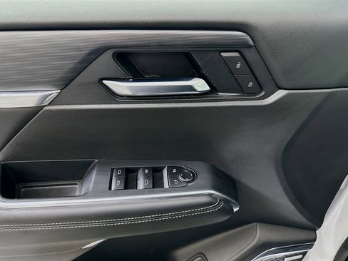 Used 2025 GMC Acadia Elevation image 15