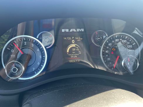 Used 2024 RAM 2500 Big Horn AWD/4WD image 10