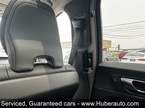 Used 2023 Volvo XC60 B5 Plus AWD/4WD image 21