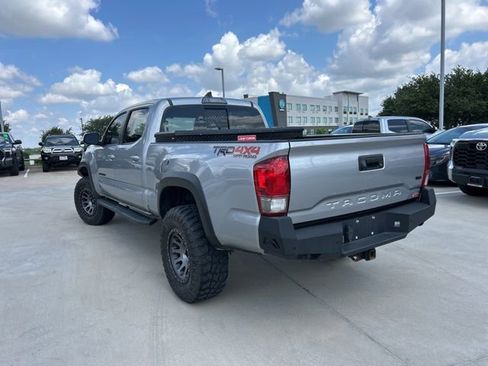 Used 2017 Toyota Tacoma TRD Off-Road AWD/4WD image 6