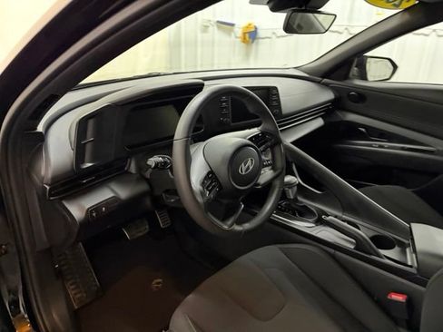 Used 2025 Hyundai Elantra Sport FWD image 25