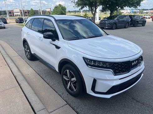 Used 2022 Kia Sorento S FWD image 5