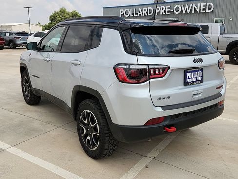 Used 2025 Jeep Compass Trailhawk AWD/4WD image 2