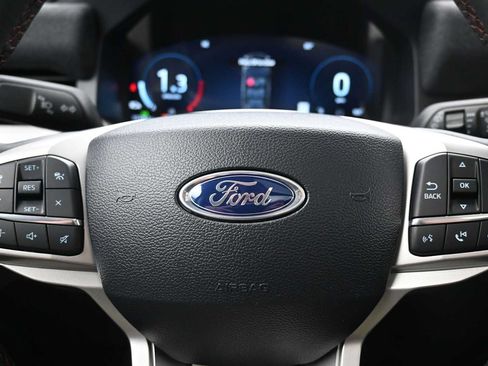 Used 2025 Ford Explorer Active w/ Active Comfort Package AWD/4WD image 11