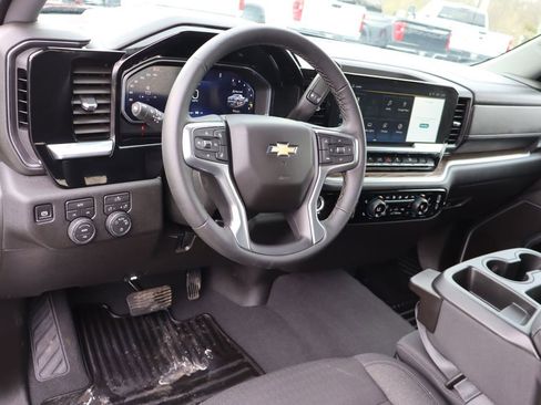 Used 2026 Chevrolet Silverado 1500 LT image 5