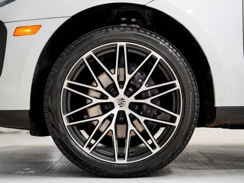 Used 2025 Porsche Macan image 30