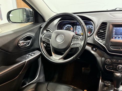 Used 2019 Jeep Cherokee Latitude Plus image 11