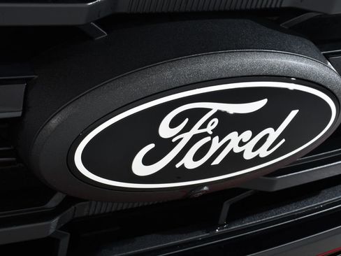 New 2025 Ford F150 XLT w/ Equipment Group 302A MID image 20