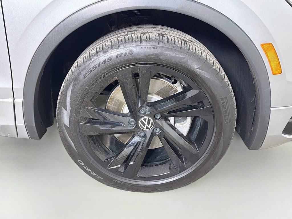 Used 2024 Volkswagen Tiguan SE R-Line AWD/4WD image 28