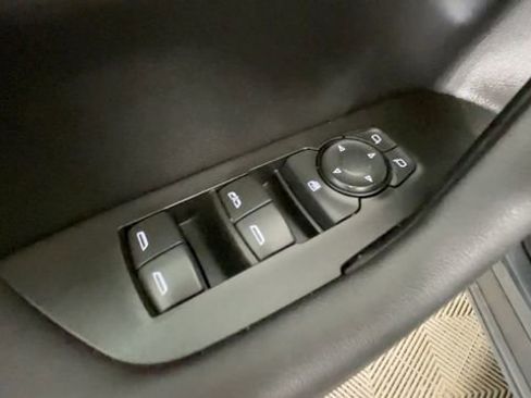 Used 2019 Chevrolet Blazer LT FWD image 19