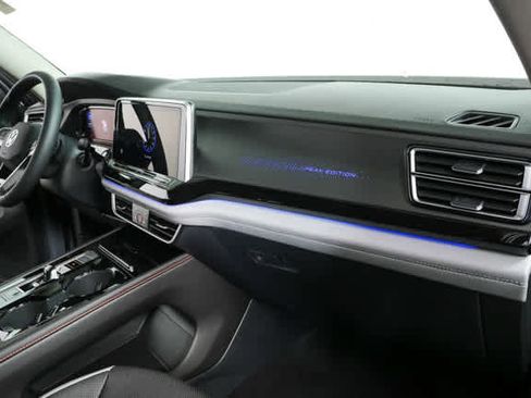 Certified 2025 Volkswagen Atlas Peak Edition SE AWD/4WD image 26