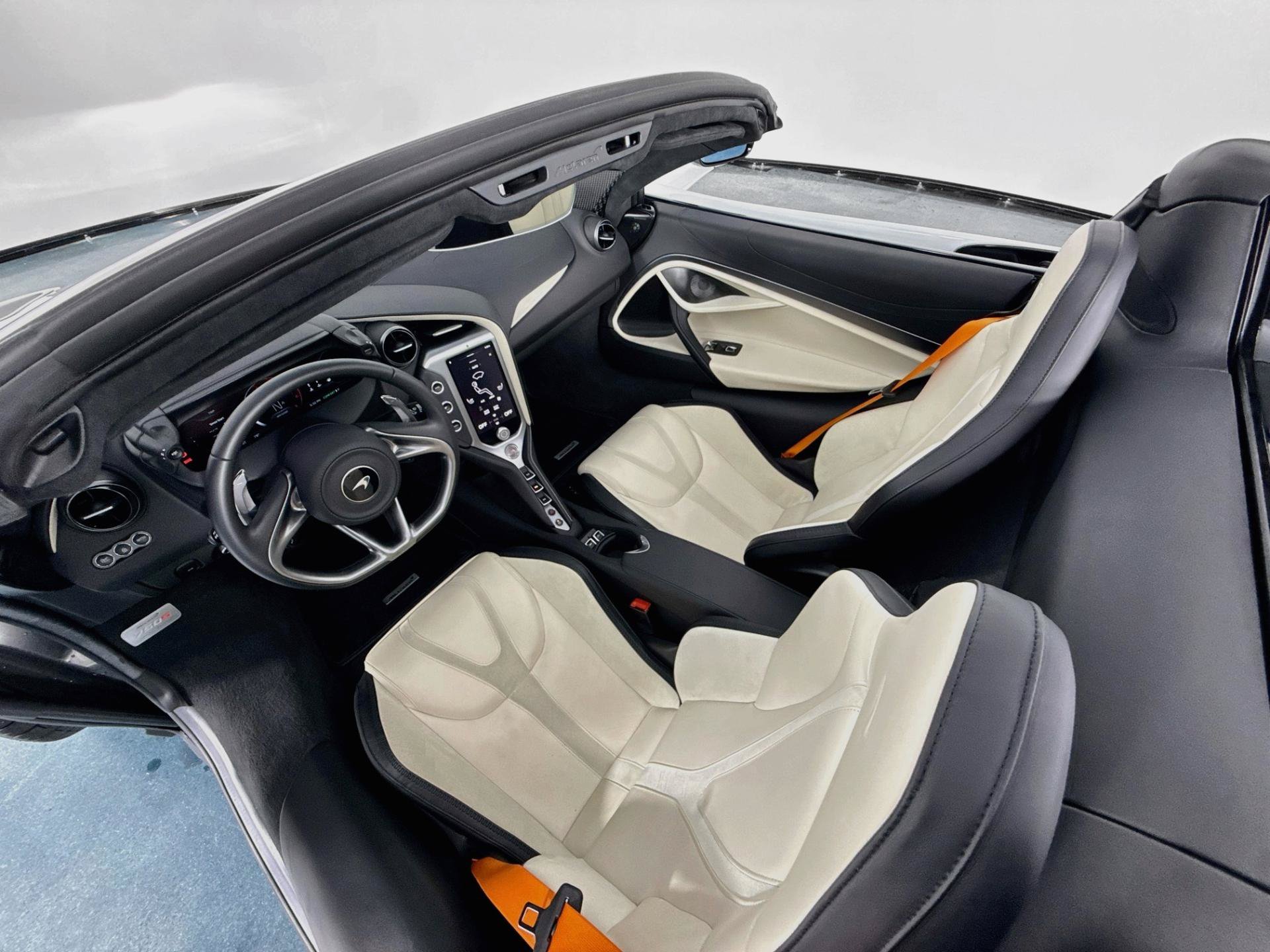 Used 2024 McLaren 750S Spider RWD image 43