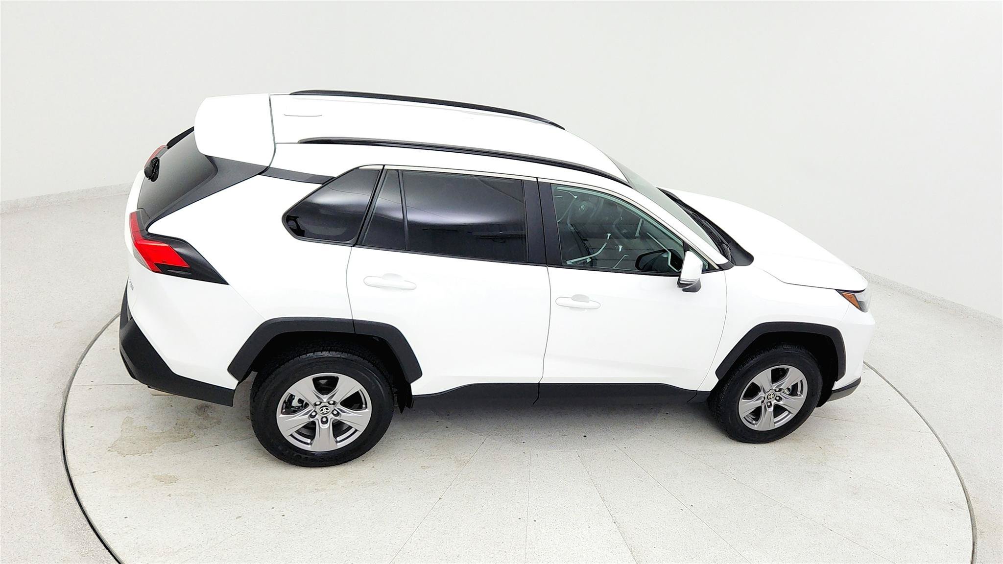 Used 2025 Toyota RAV4 XLE FWD image 38