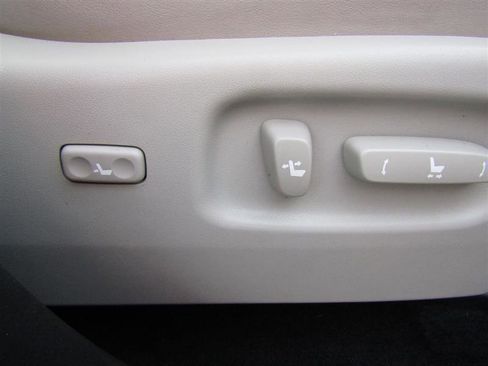 Used 2012 Lexus RX 450h AWD image 39