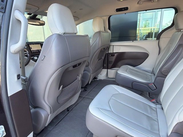 Used 2019 Chrysler Pacifica Touring-L w/ Advanced Safetytec Group FWD image 18