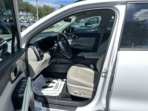 Used 2022 Kia Sorento S FWD image 2