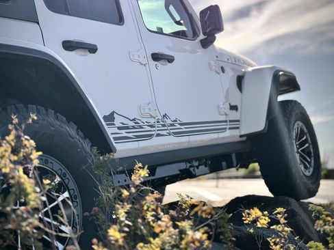 New 2026 Jeep Wrangler Unlimited Rubicon w/ Rockslide Package AWD/4WD image 4