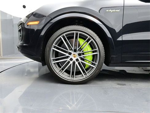 Used 2022 Porsche Cayenne Turbo S image 6