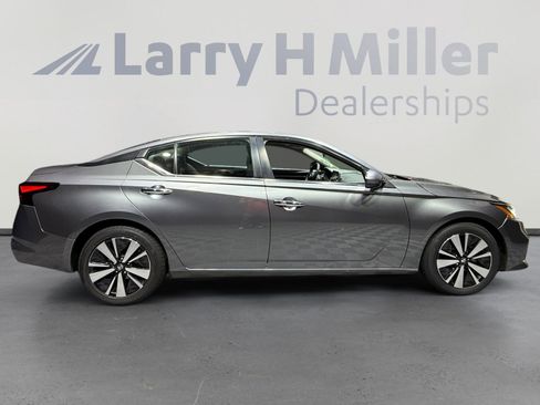 Certified 2022 Nissan Altima 2.5 SV image 6