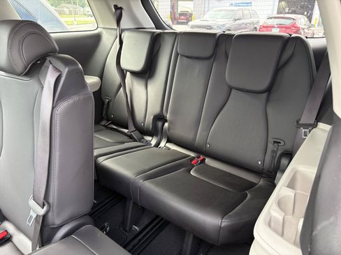 Used 2023 Kia Carnival LX FWD image 15
