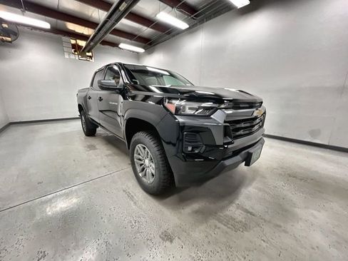 Certified 2024 Chevrolet Colorado LT w/ LT Convenience Package III AWD/4WD image 2
