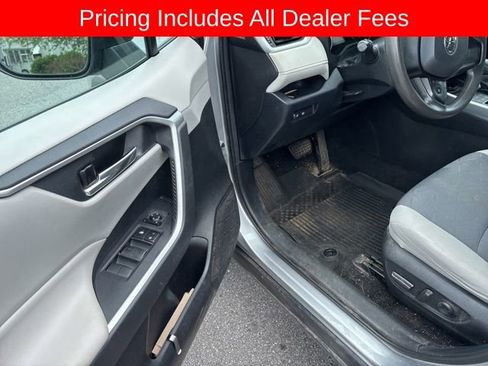Used 2020 Toyota RAV4 XLE AWD/4WD image 7