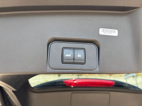 Used 2025 Nissan Rogue SV AWD/4WD image 23