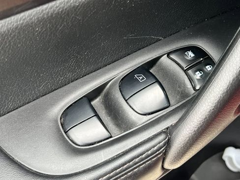 Used 2019 Nissan Rogue Sport S w/ Appearance Package FWD image 14