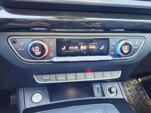 Used 2020 Audi Q5 2.0T Premium w/ Convenience Package image 24