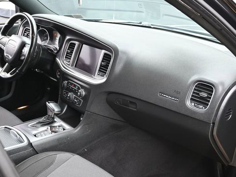 Used 2019 Dodge Charger SXT image 35