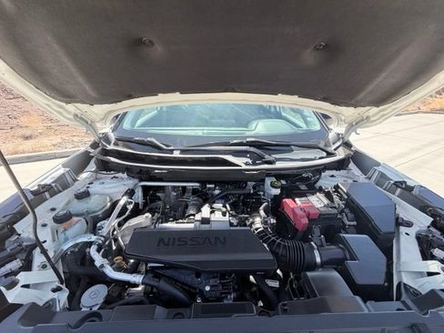 Used 2024 Nissan Rogue S AWD/4WD image 34