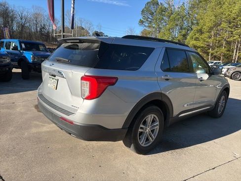 Used 2024 Ford Explorer XLT image 11