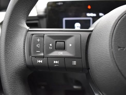 Used 2025 Nissan Kicks SV FWD image 24