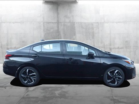 New 2025 Nissan Versa SR w/ Trunk Package image 5