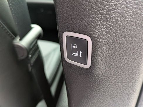 New 2026 Chrysler Pacifica Select image 30