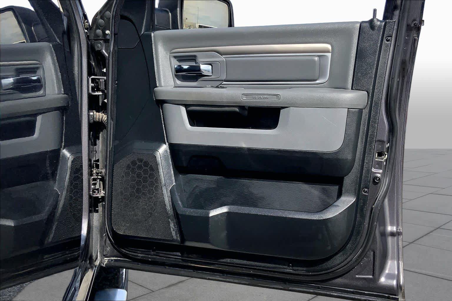 Used 2017 RAM 1500 SLT RWD image 22