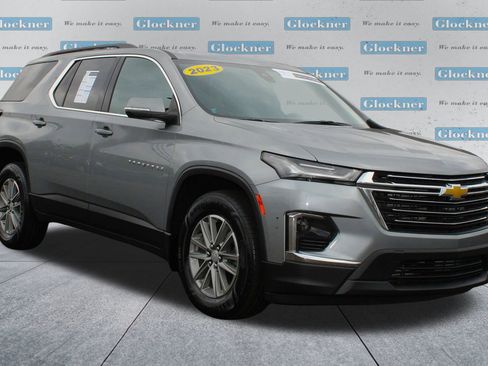 Used 2023 Chevrolet Traverse LT image 3