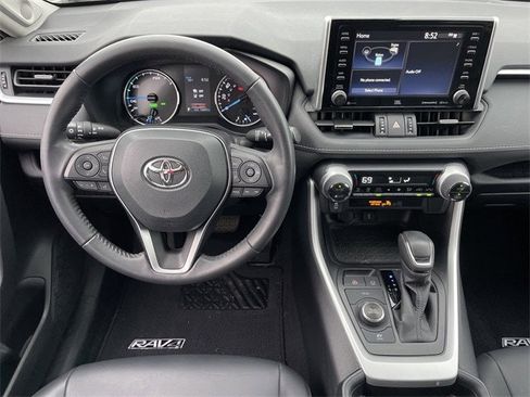 Used 2021 Toyota RAV4 XLE Premium image 11