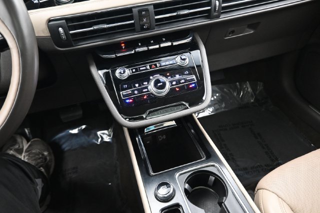 Used 2020 Lincoln Corsair Reserve w/ Appearance Package FWD image 13