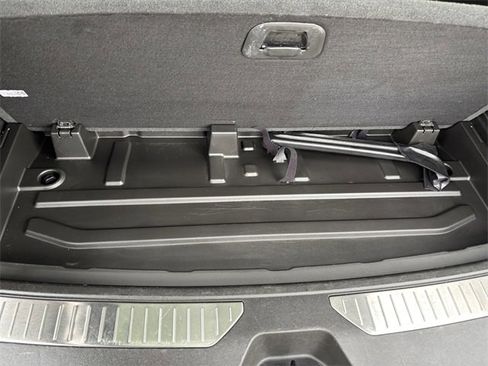 Used 2025 Chevrolet Tahoe Z71 image 32