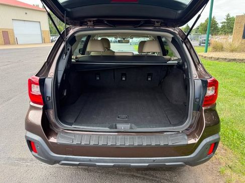 Used 2019 Subaru Outback 2.5i Limited AWD/4WD image 3