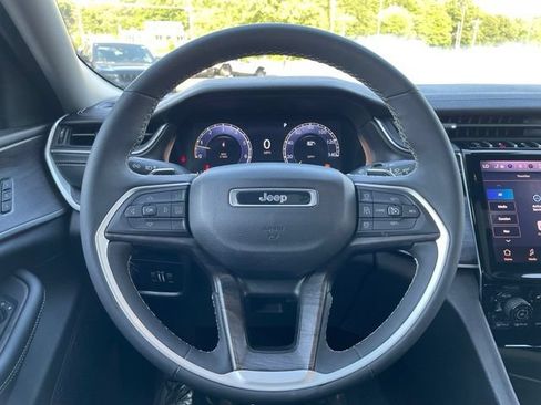Used 2023 Jeep Grand Cherokee L Limited AWD/4WD image 14