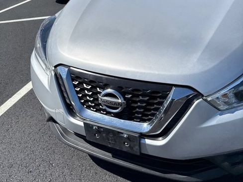 Used 2020 Nissan Kicks S FWD image 3