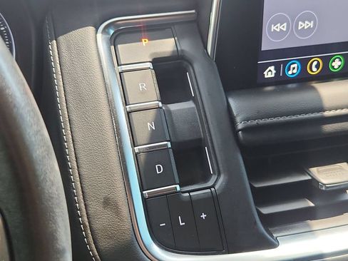Used 2021 Chevrolet Tahoe Z71 AWD/4WD image 11