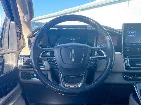 Used 2022 Lincoln Navigator Reserve image 27