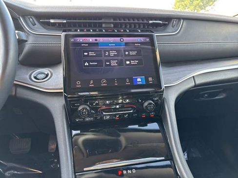 Used 2022 Jeep Grand Cherokee L Limited w/ Luxury Tech Group II image 16