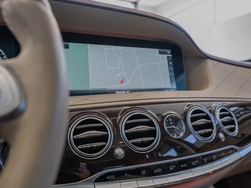 Used 2018 Mercedes-Benz S 560 Sedan image 32