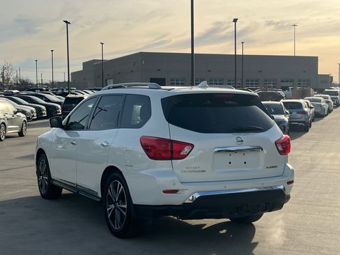 Used 2019 Nissan Pathfinder Platinum image 8